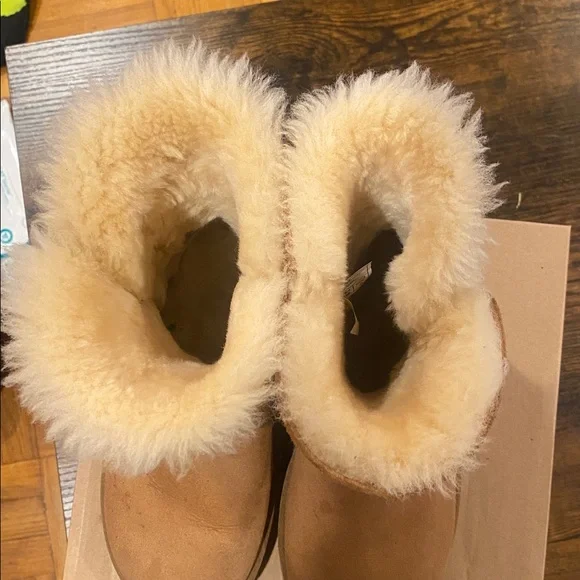Authentic UGG Tan Sheepskin Boots - Picture 3 of 12